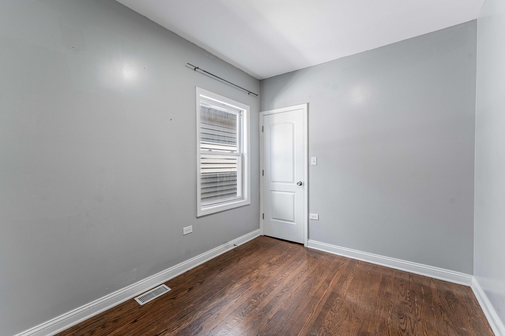 7008 S Oakley Avenue Property Photo 16