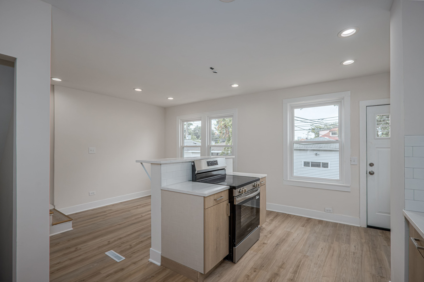 8634 S Laflin Street Property Photo 10