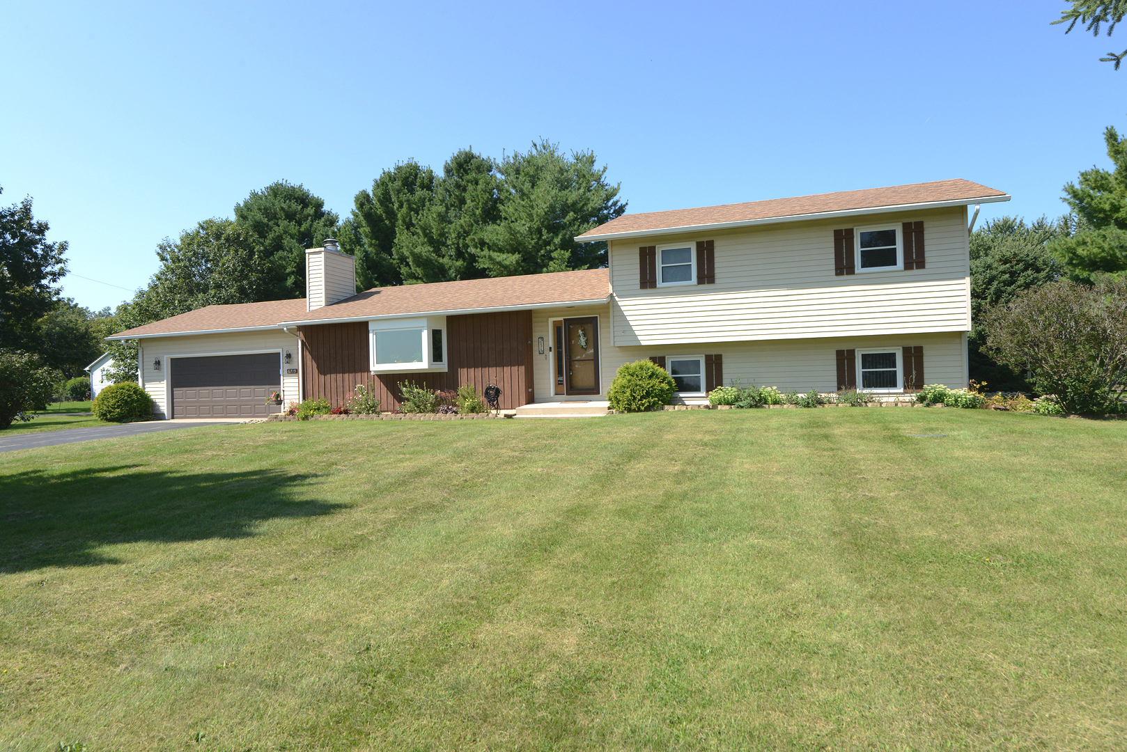 6715 S Oak Grove Road Property Photo 1