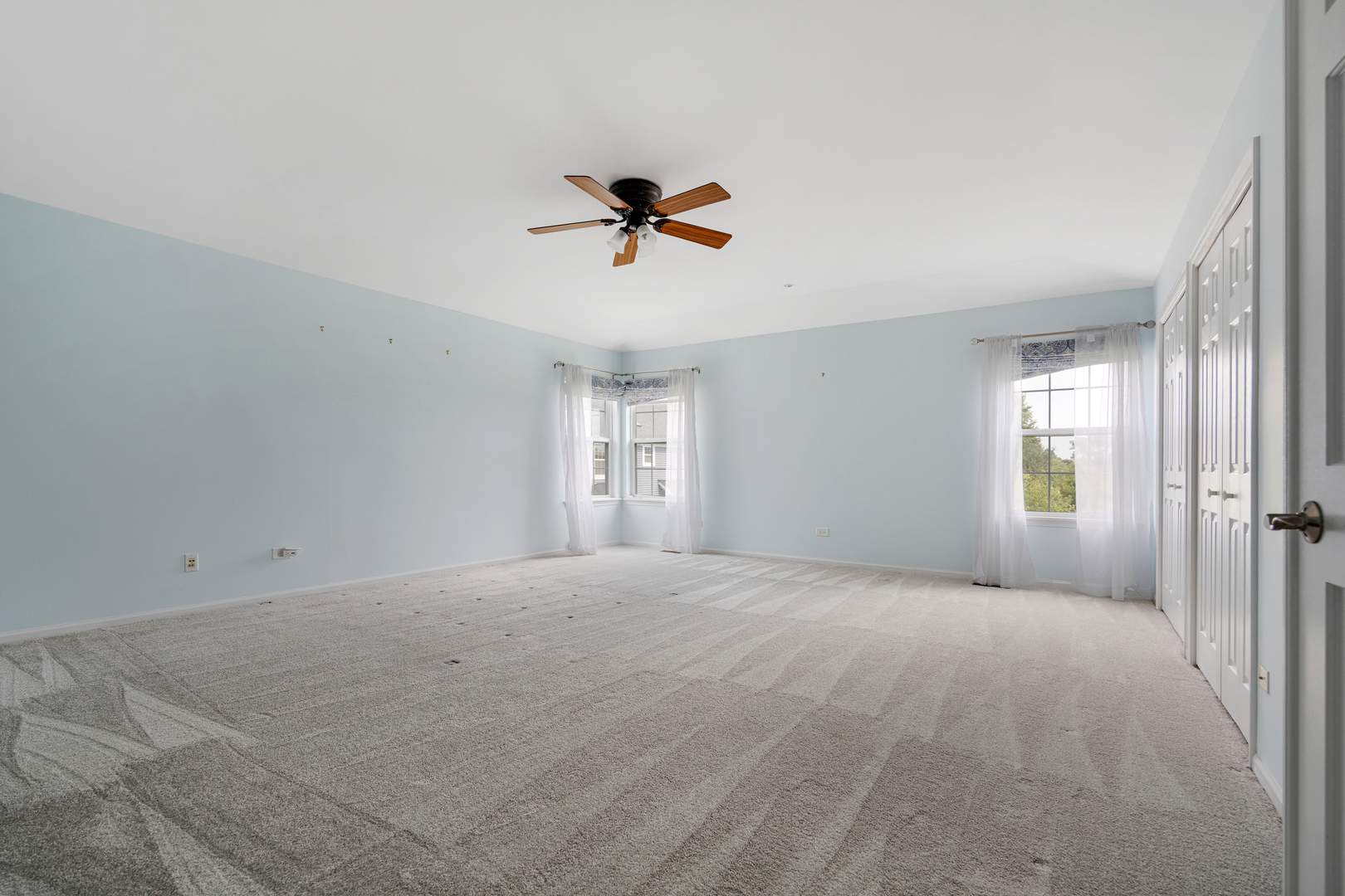 695 Easton Lane Property Photo 18