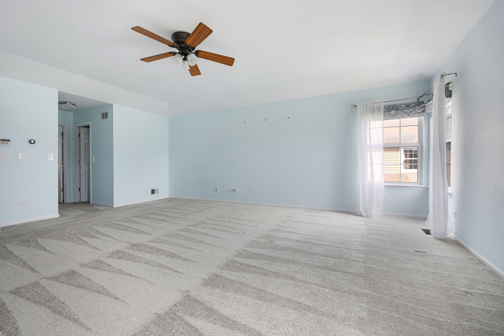 695 Easton Lane Property Photo 19