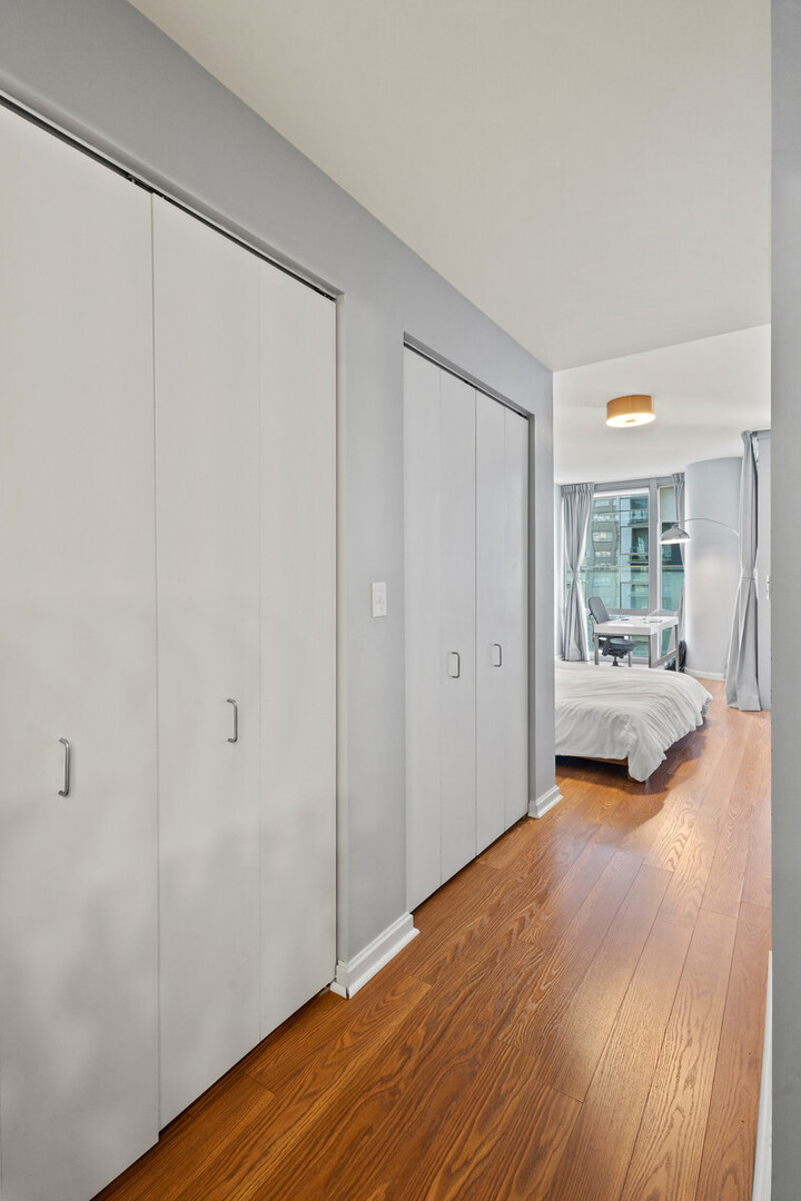 160 E Illinois Street 1307 Property Photo 13