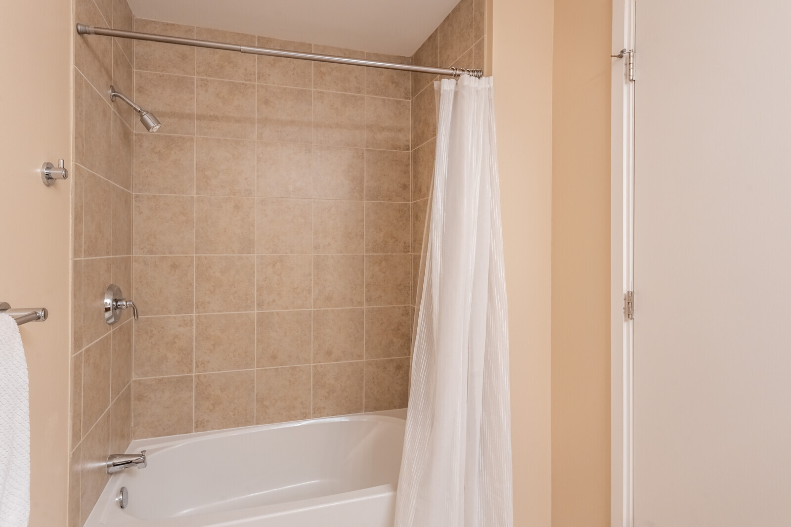 160 E Illinois Street 1307 Property Photo 20