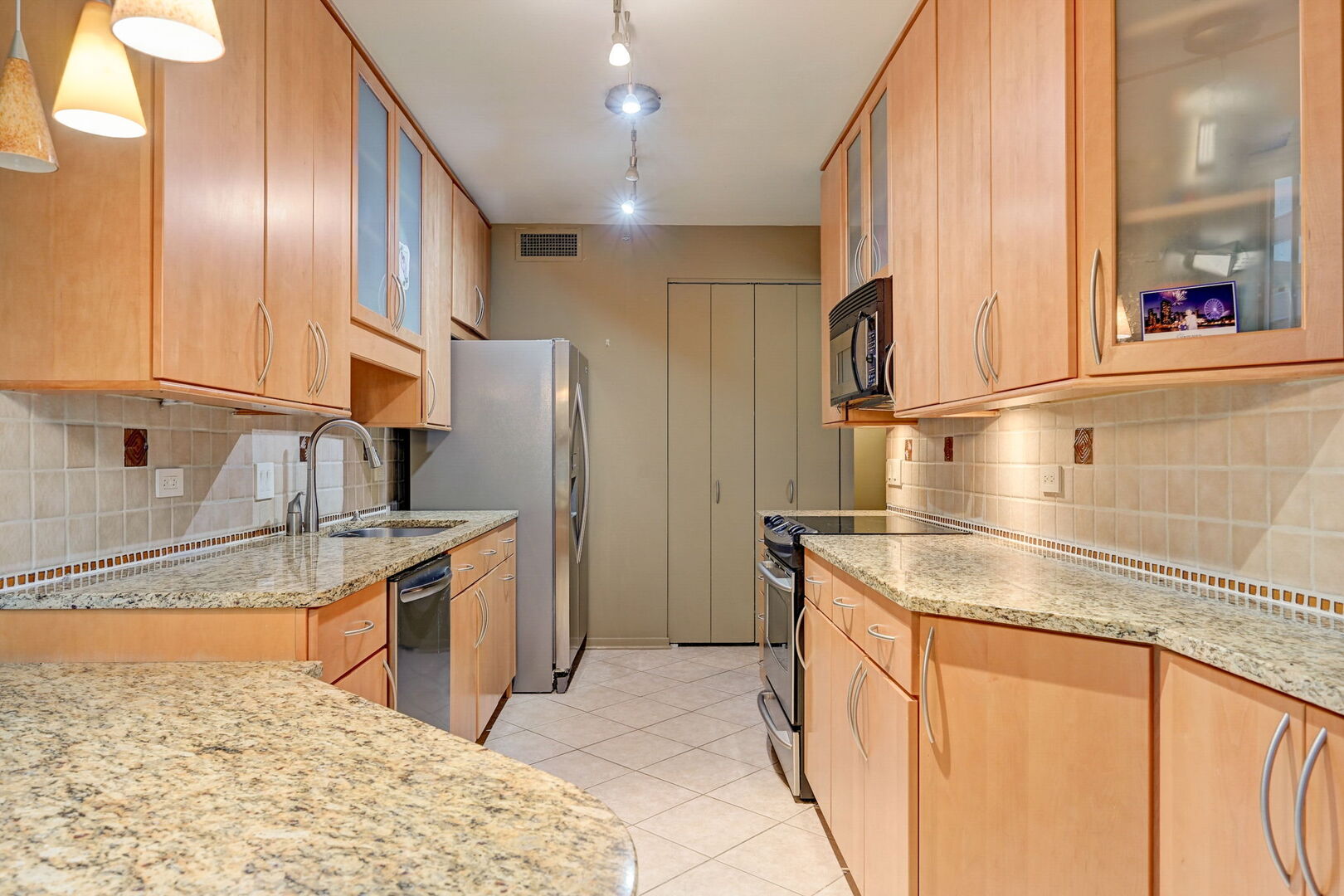 400 E Ohio Street 801 Property Photo 6