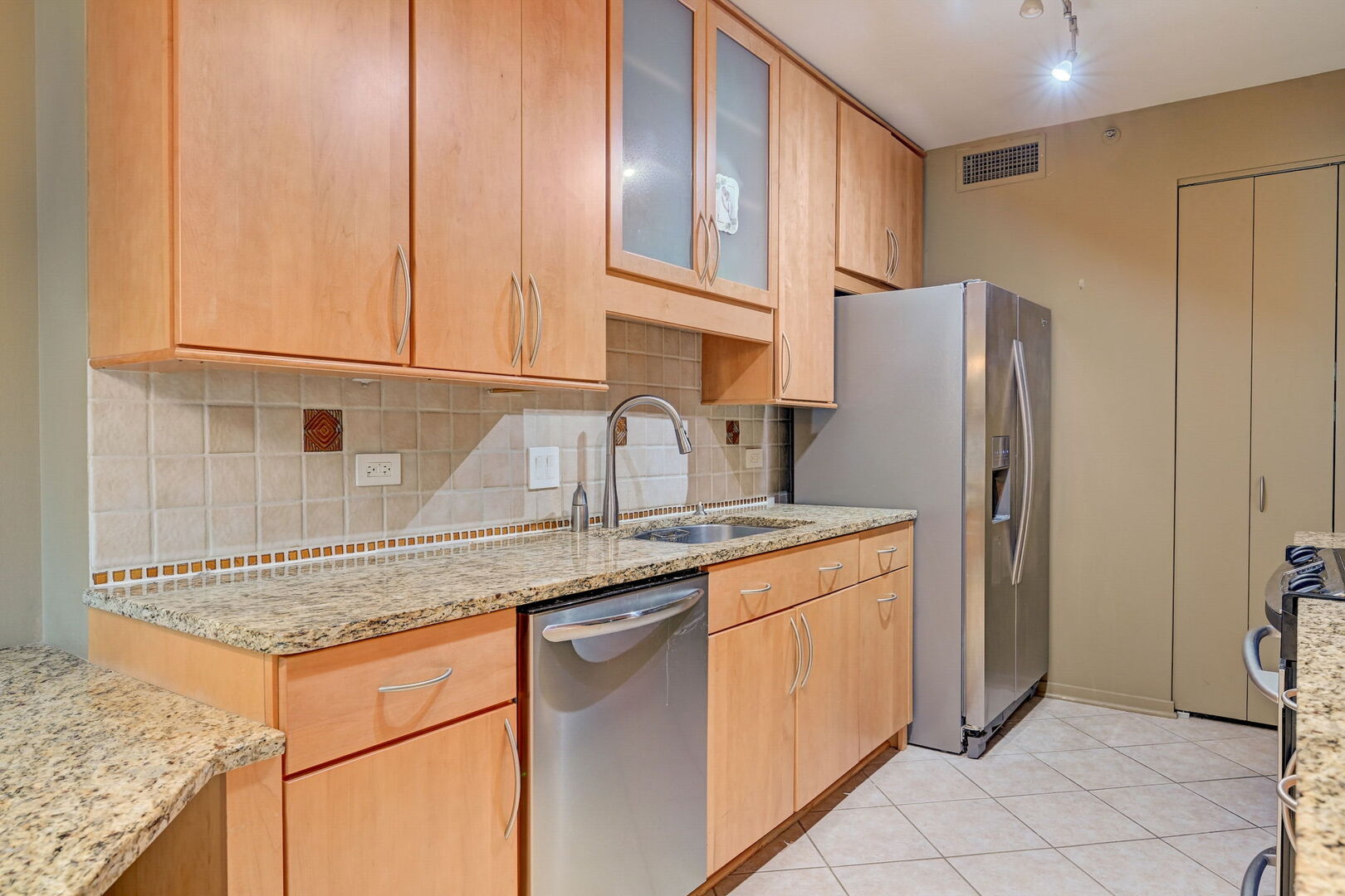 400 E Ohio Street 801 Property Photo 7