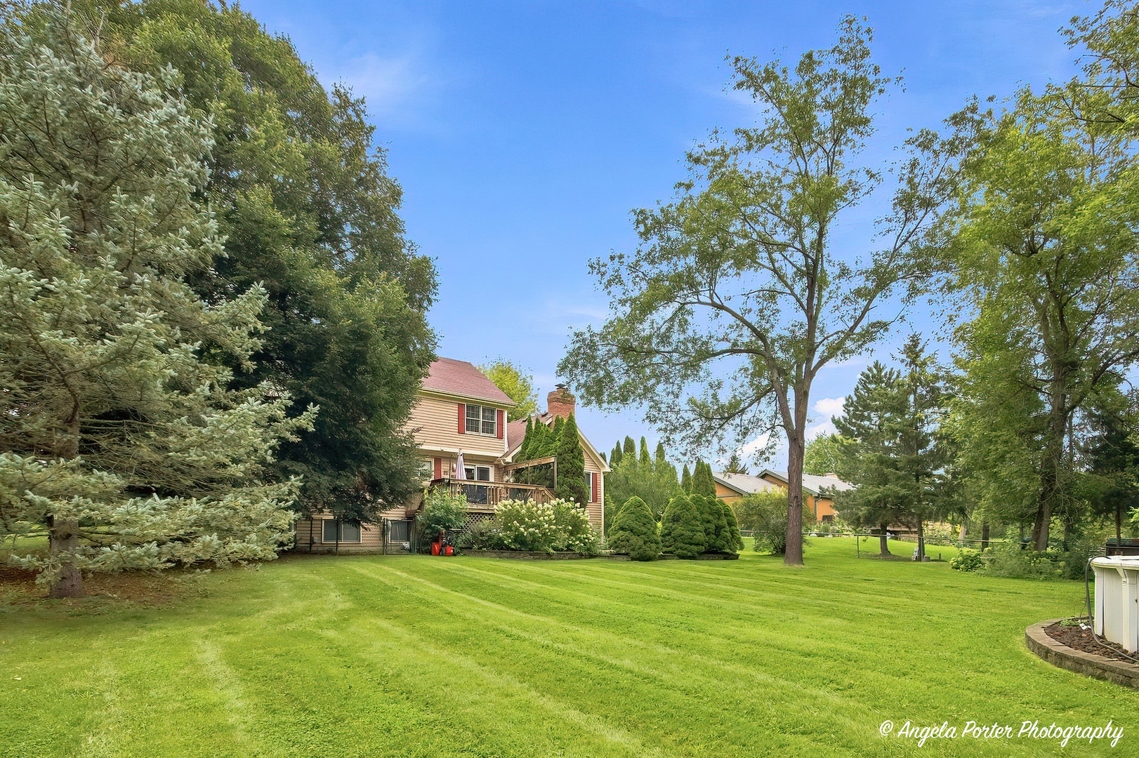 1813 Lakeview Street Property Photo 4