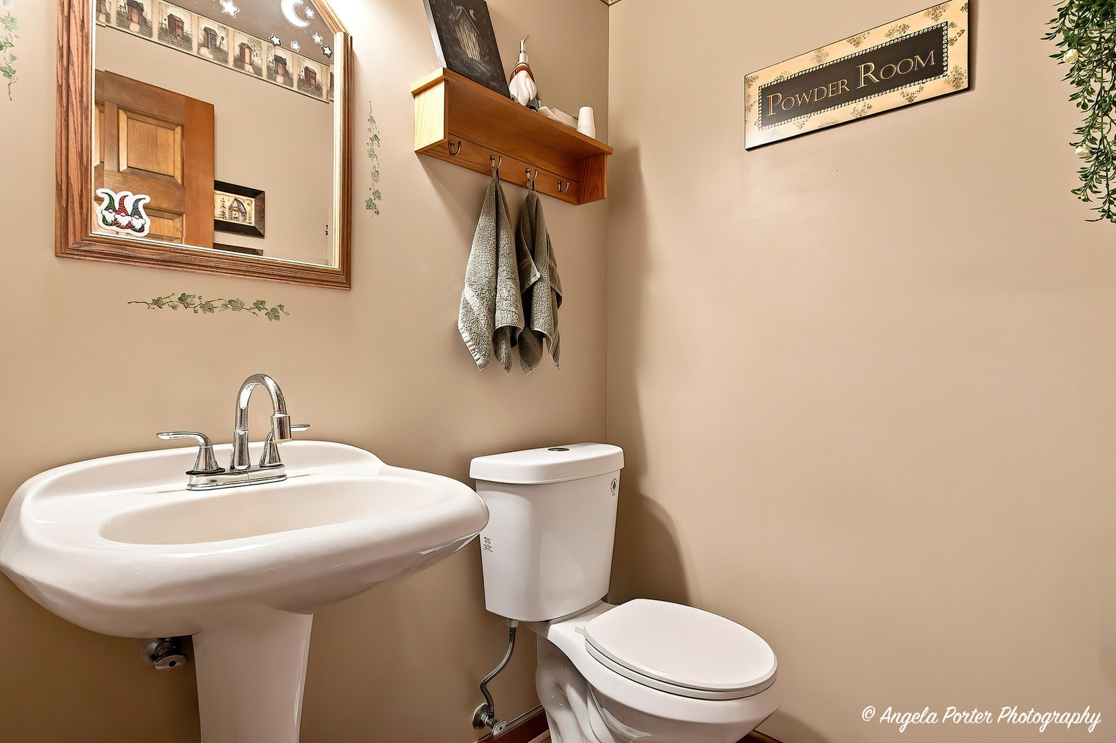 1813 Lakeview Street Property Photo 9