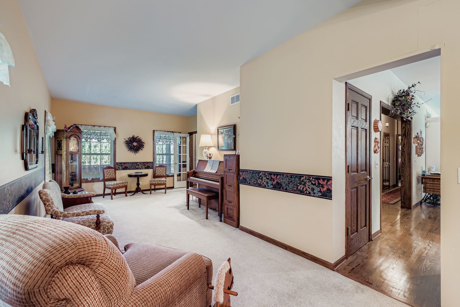 13n441 Coombs Road Property Photo 4