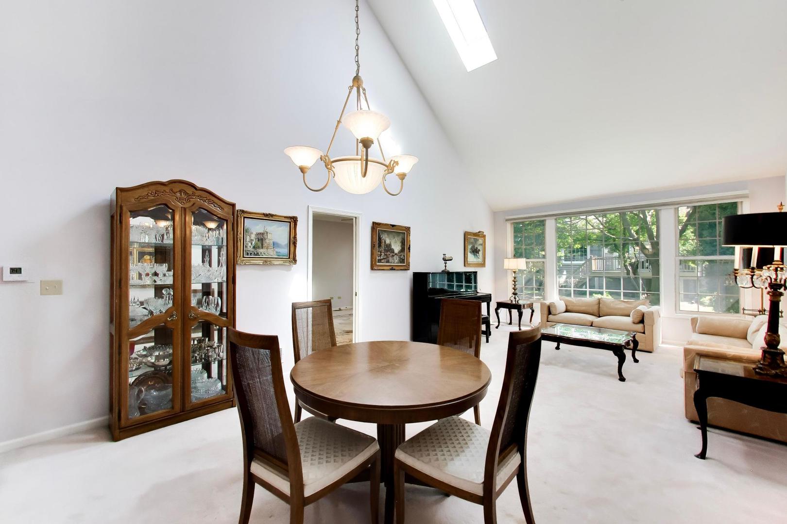 2107 Norwich Court Property Photo 8