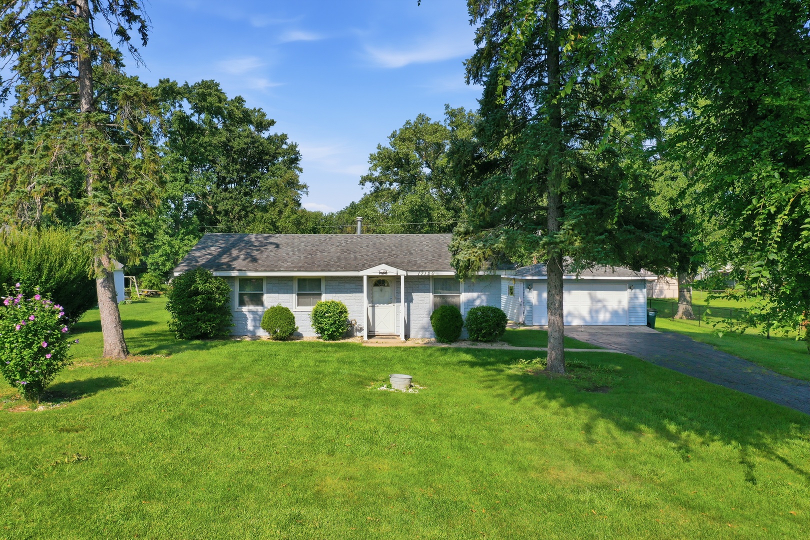 17120 Oriole Avenue Property Photo 2