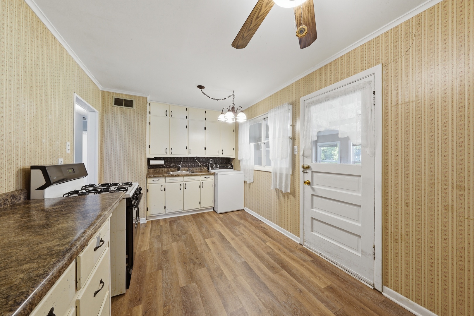 17120 Oriole Avenue Property Photo 7