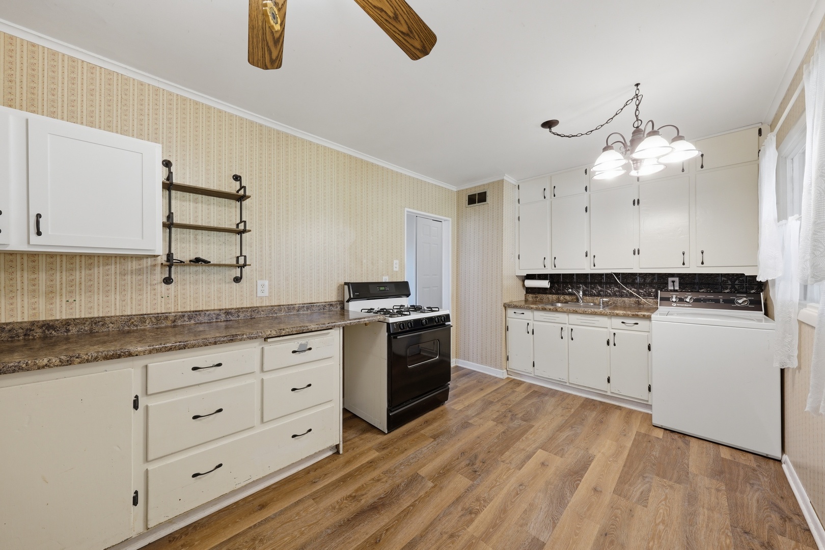 17120 Oriole Avenue Property Photo 8