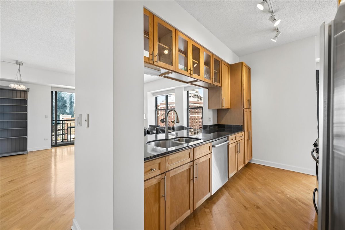 41 E 8th Street 2301 Property Photo 14