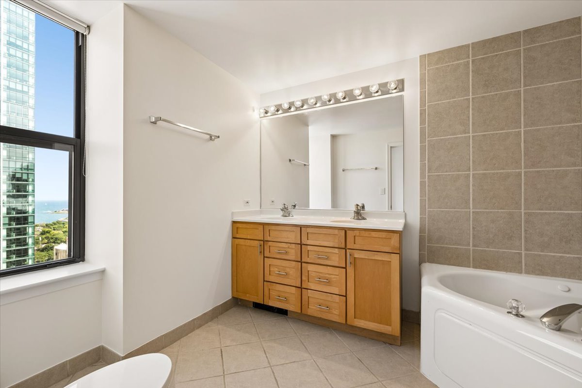 41 E 8th Street 2301 Property Photo 19