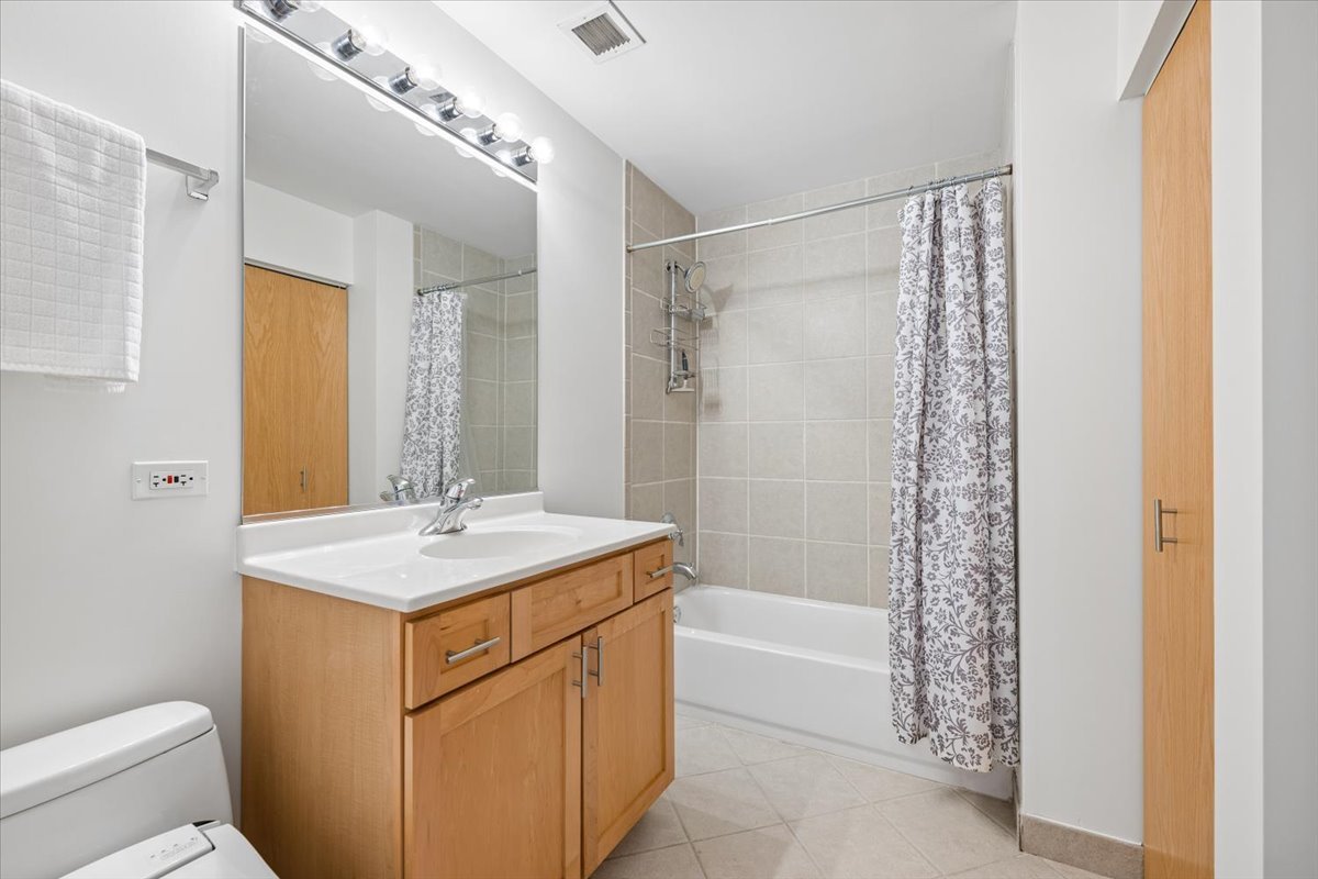 41 E 8th Street 2301 Property Photo 23