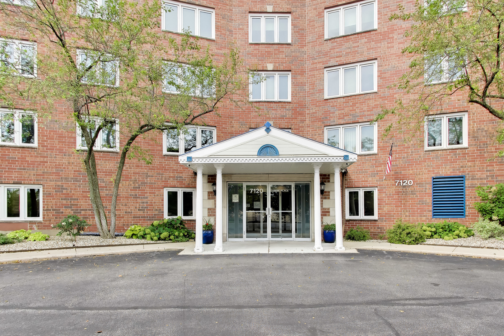 7120 N Milwaukee Avenue 208 Property Photo 2