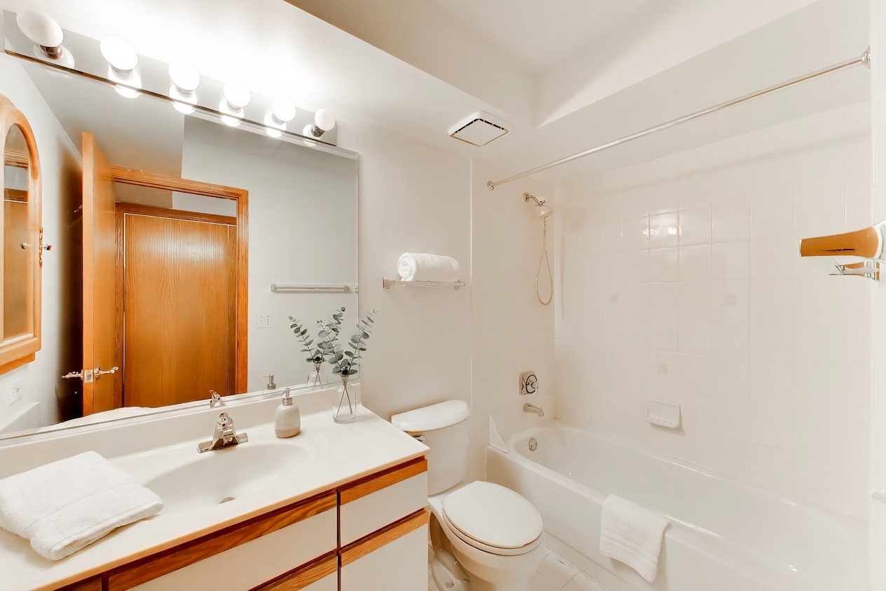 7120 N Milwaukee Avenue 208 Property Photo 26