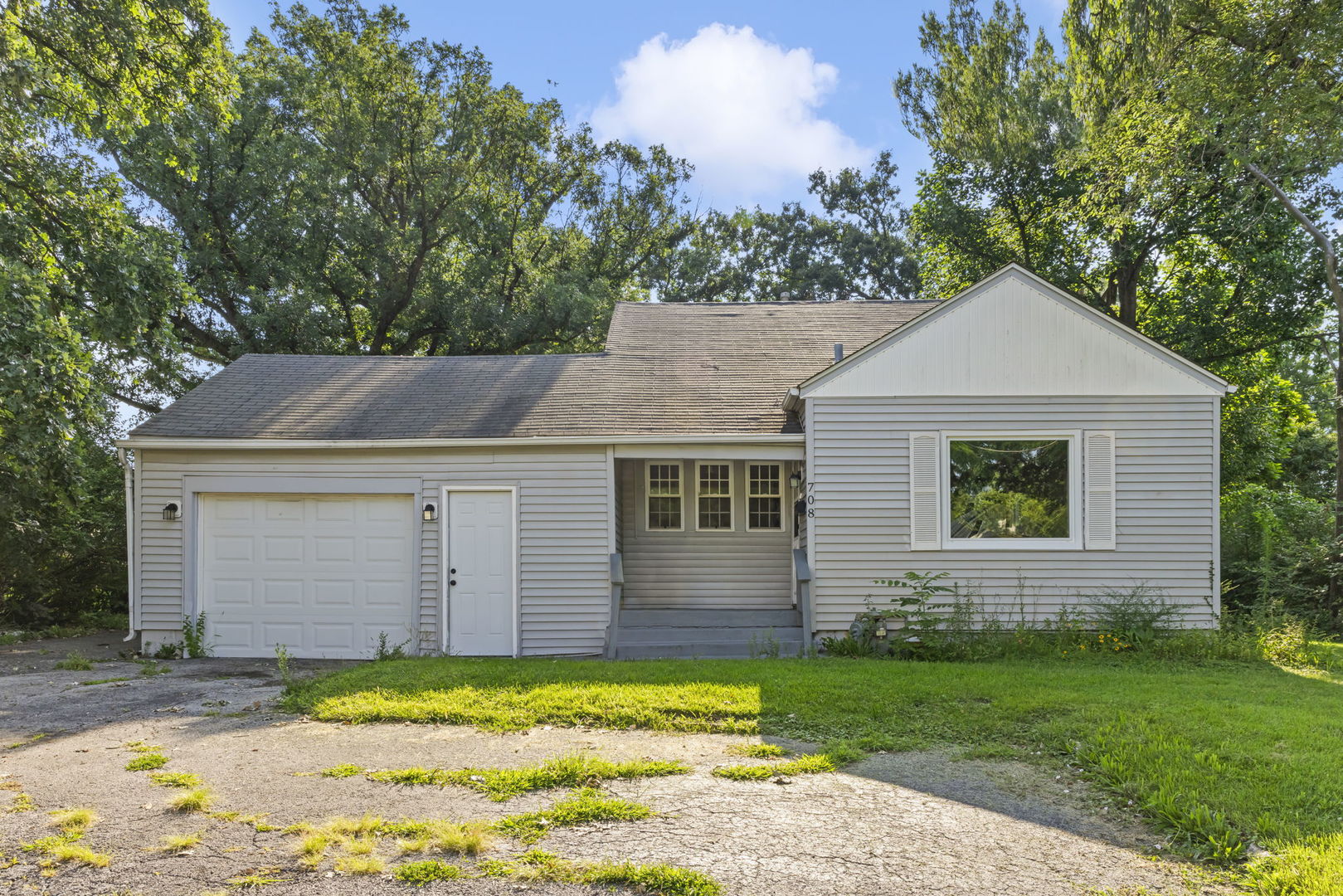 708 N Cedar Road Property Photo 1