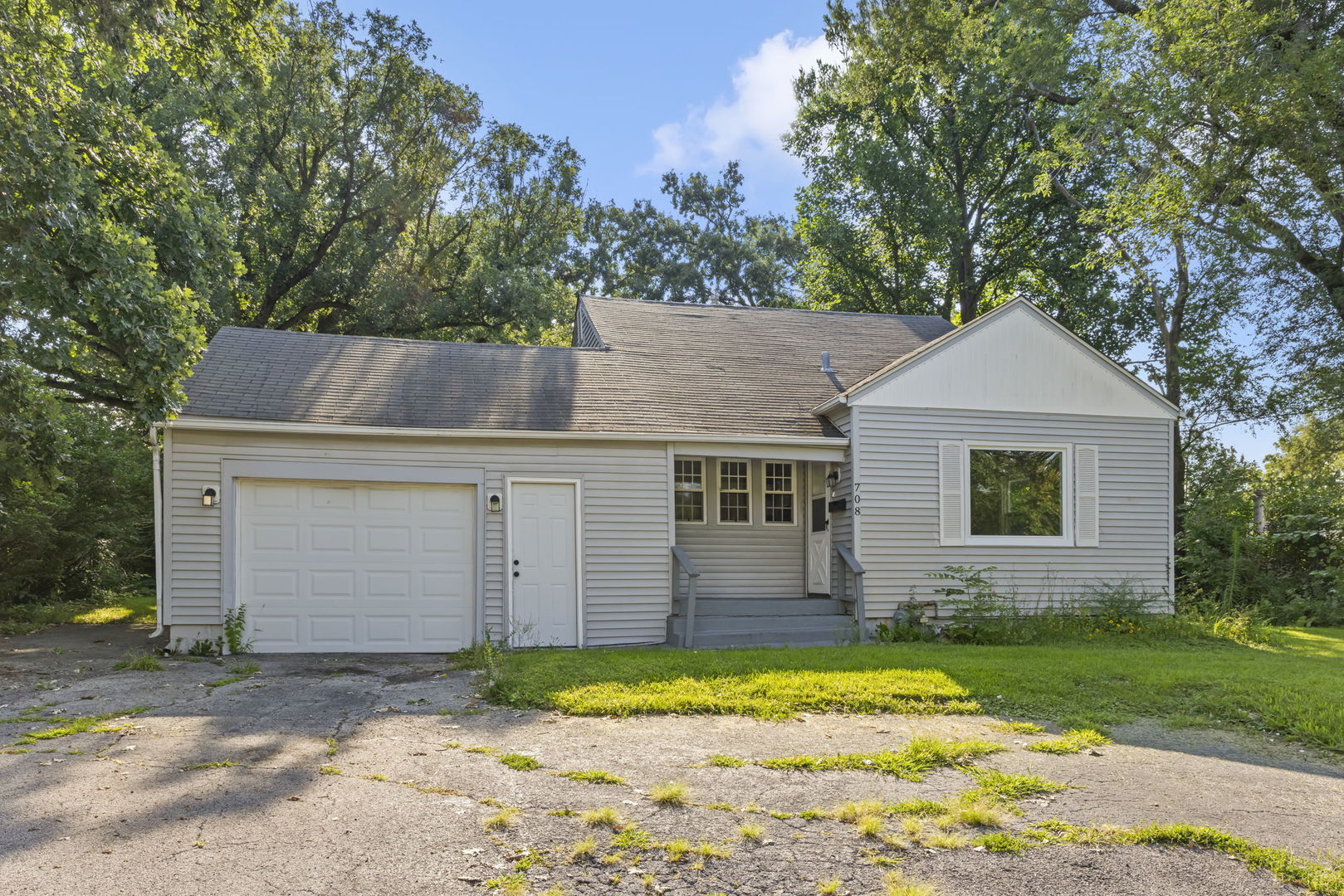 708 N Cedar Road Property Photo 2