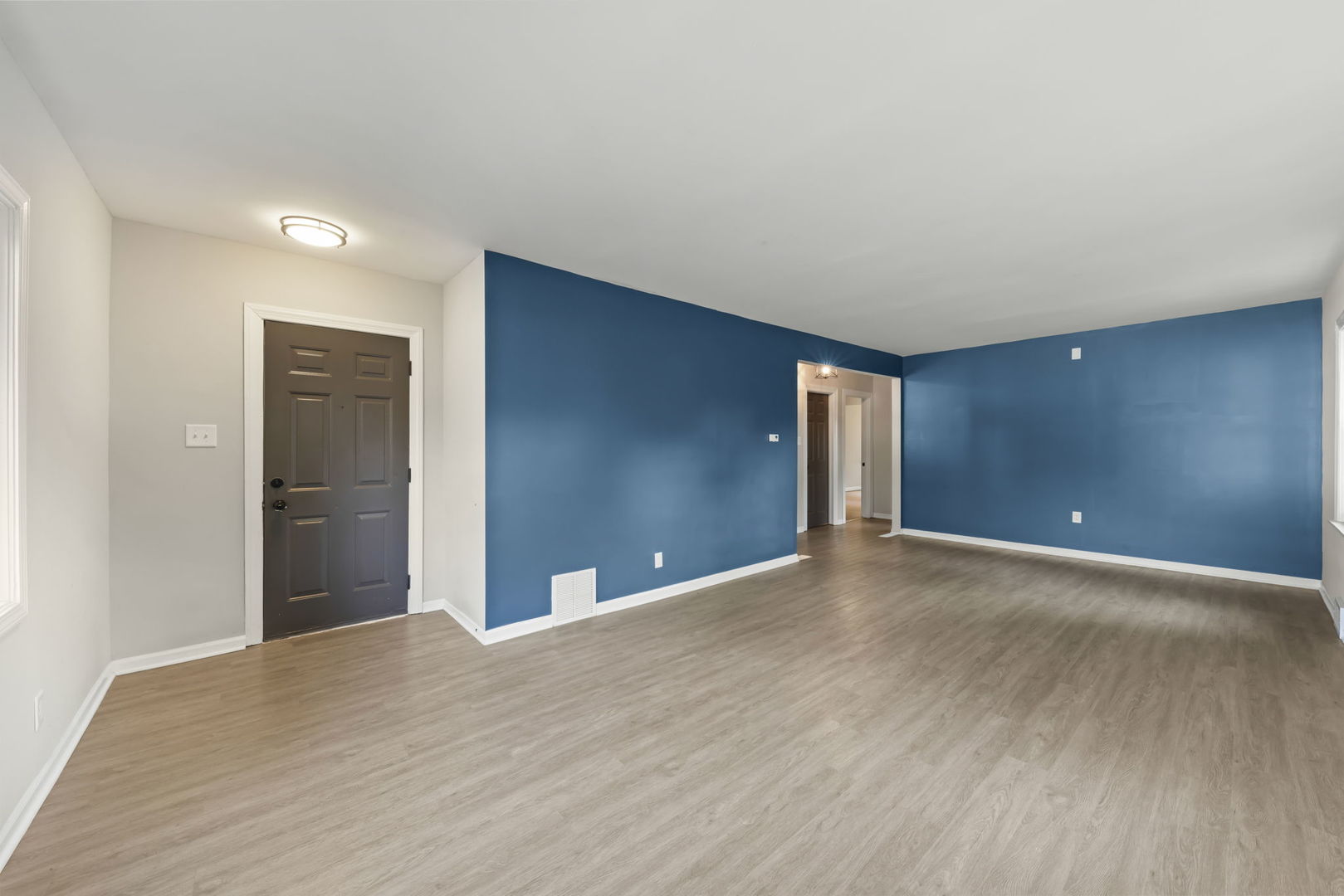 708 N Cedar Road Property Photo 4