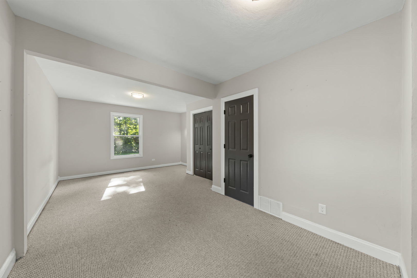 708 N Cedar Road Property Photo 11