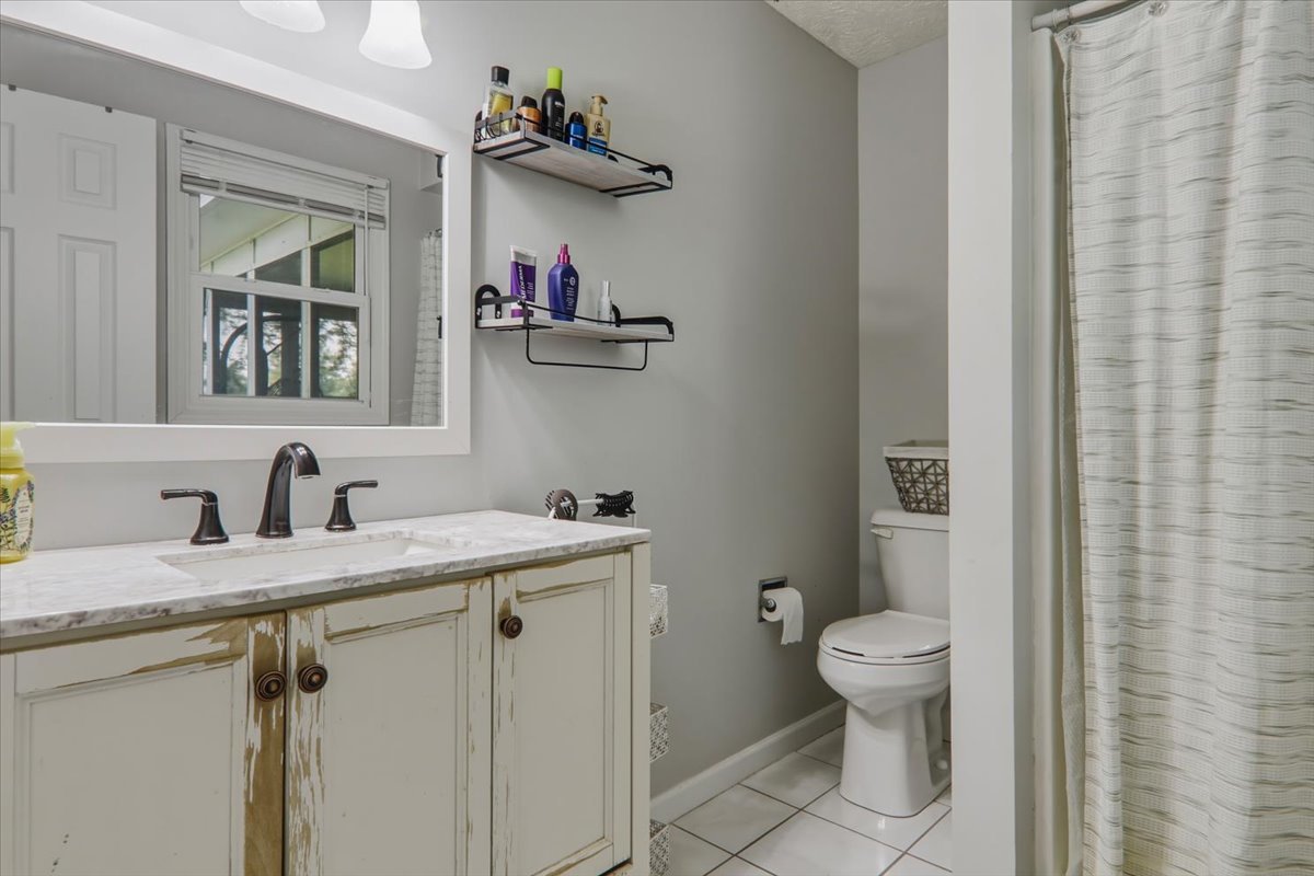 207 Suelynn Drive Property Photo 9