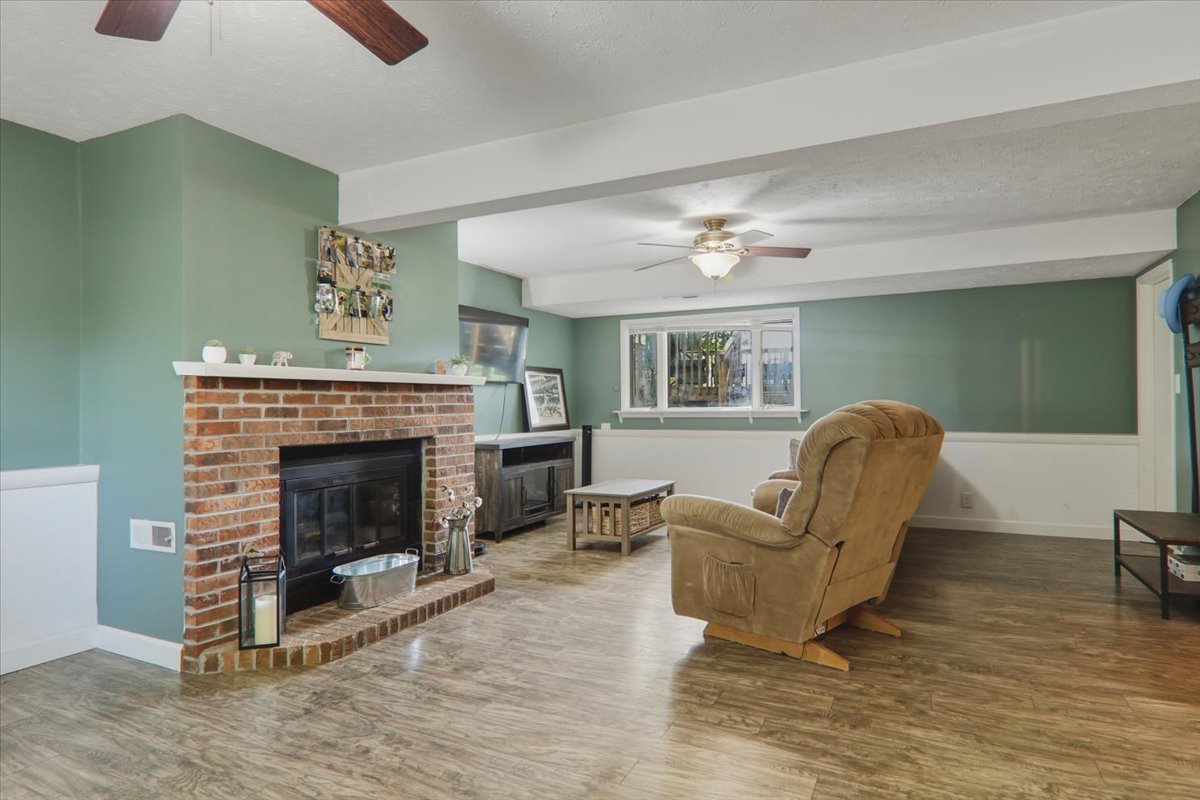 207 Suelynn Drive Property Photo 13