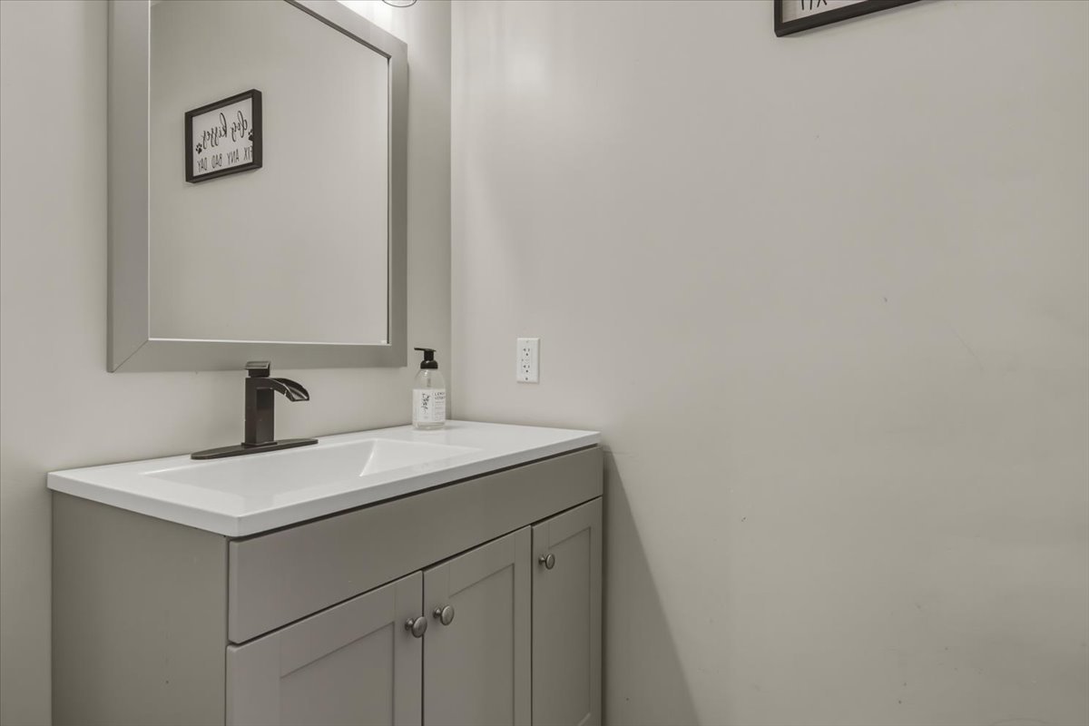 207 Suelynn Drive Property Photo 14