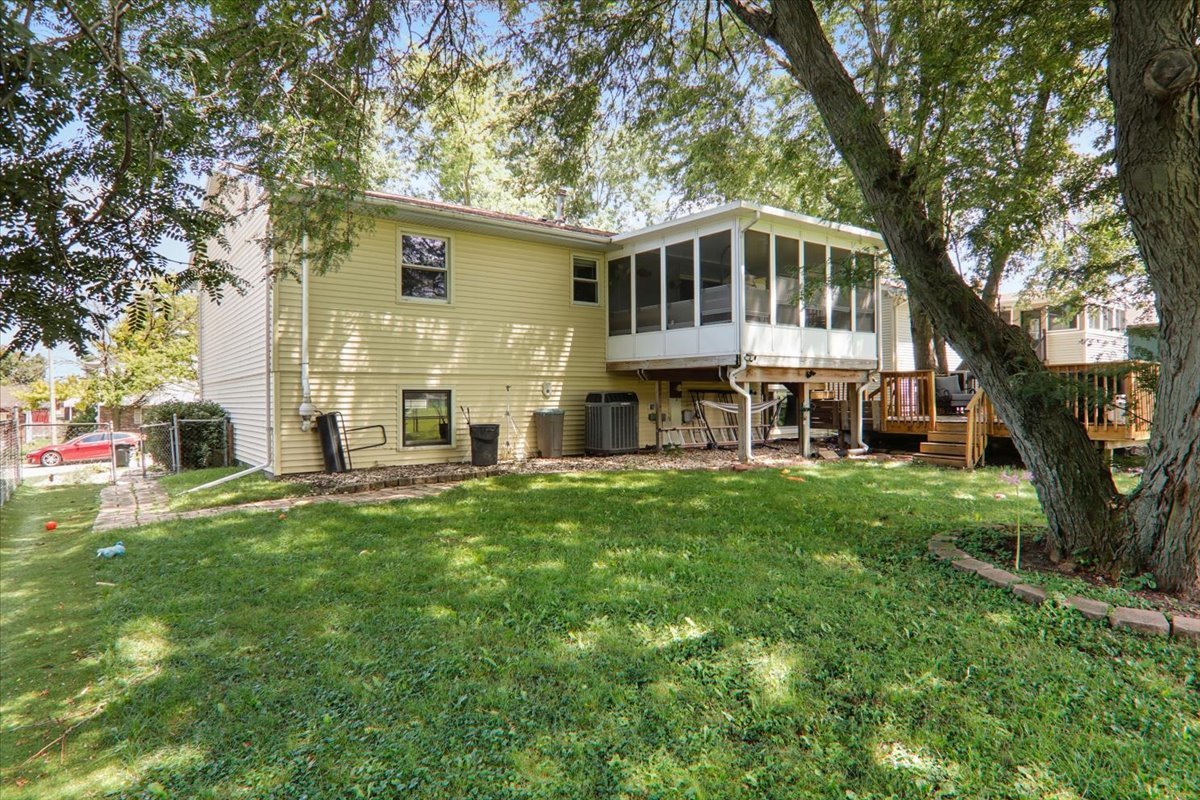 207 Suelynn Drive Property Photo 16