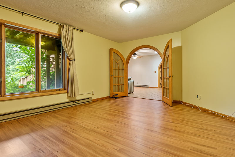 8351 Snaresbrook Road Property Photo 2