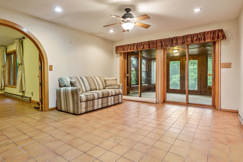 8351 Snaresbrook Road Property Photo 4
