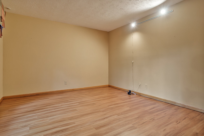 8351 Snaresbrook Road Property Photo 6