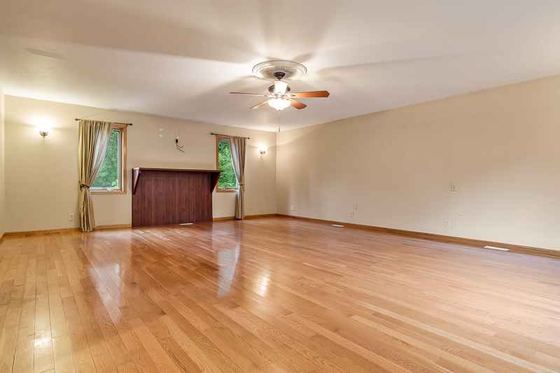8351 Snaresbrook Road Property Photo 7