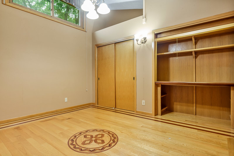 8351 Snaresbrook Road Property Photo 10