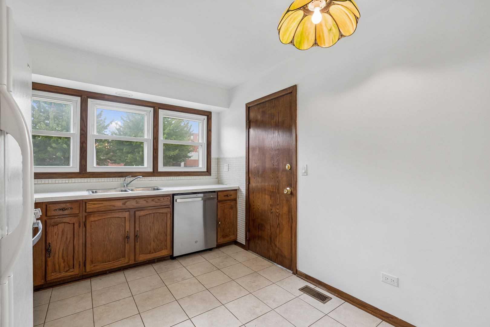 5905 N Oketo Avenue Property Photo 7