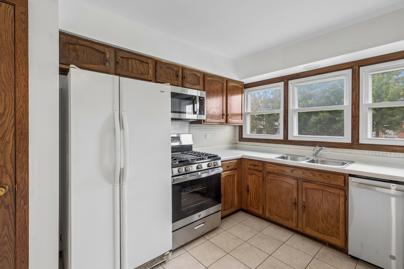 5905 N Oketo Avenue Property Photo 8