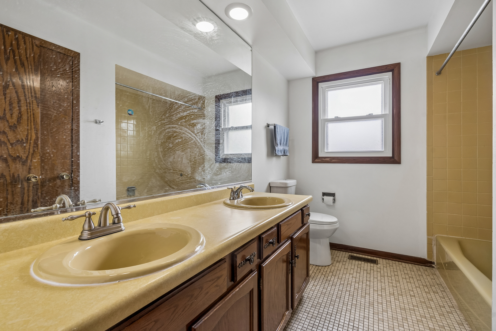 5905 N Oketo Avenue Property Photo 9