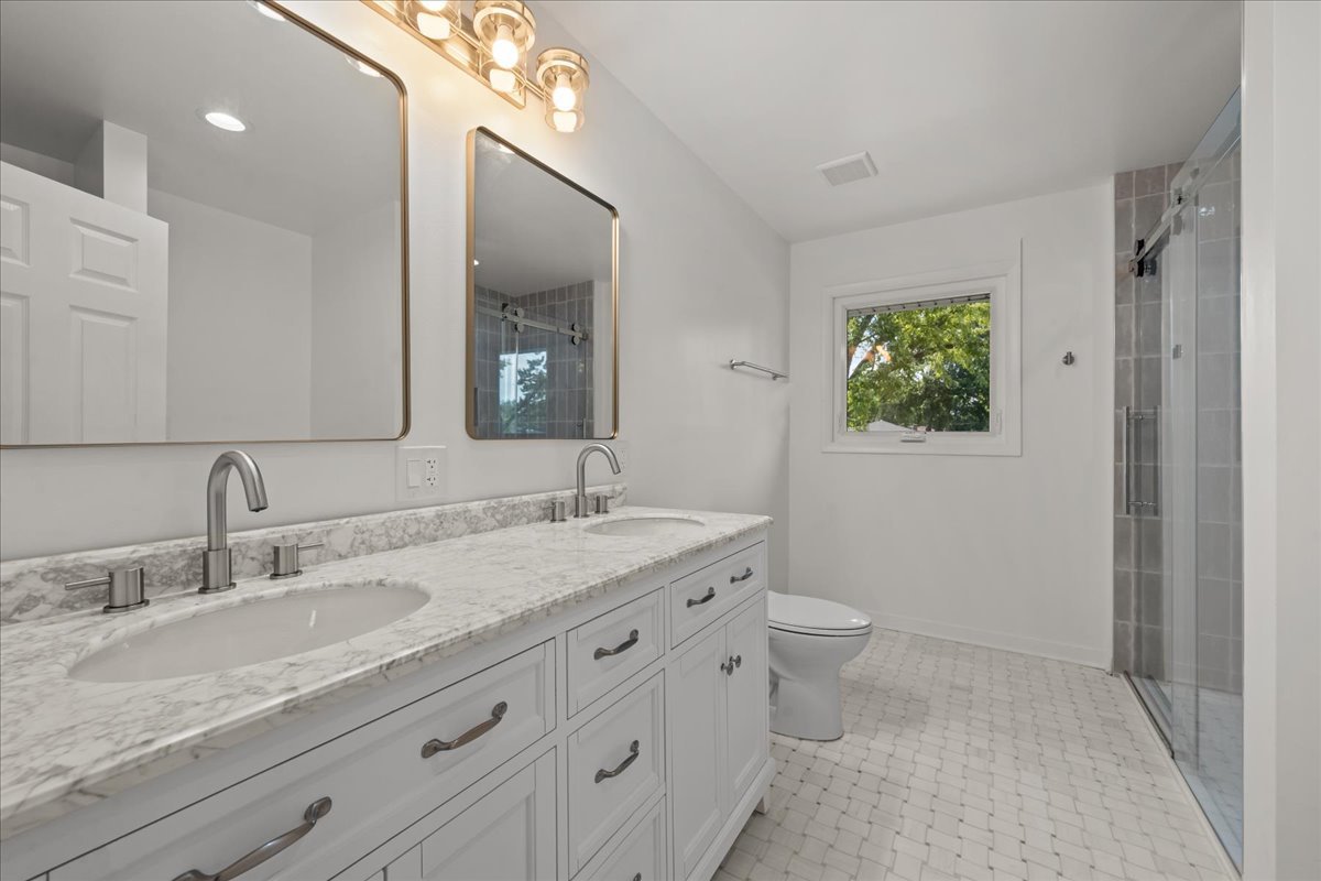 12723694 Property Photo 10