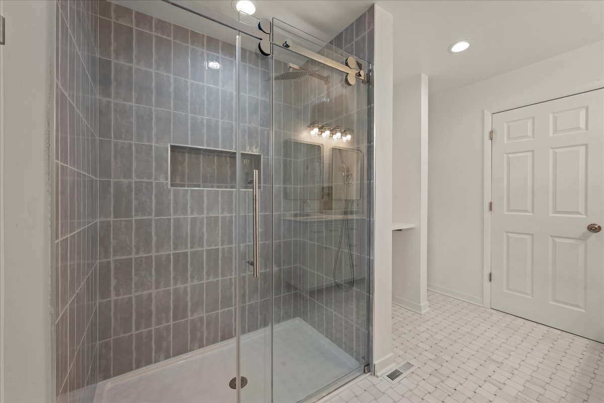12723694 Property Photo 11