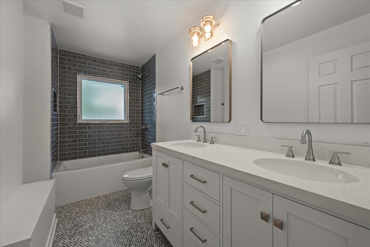 12723694 Property Photo 15