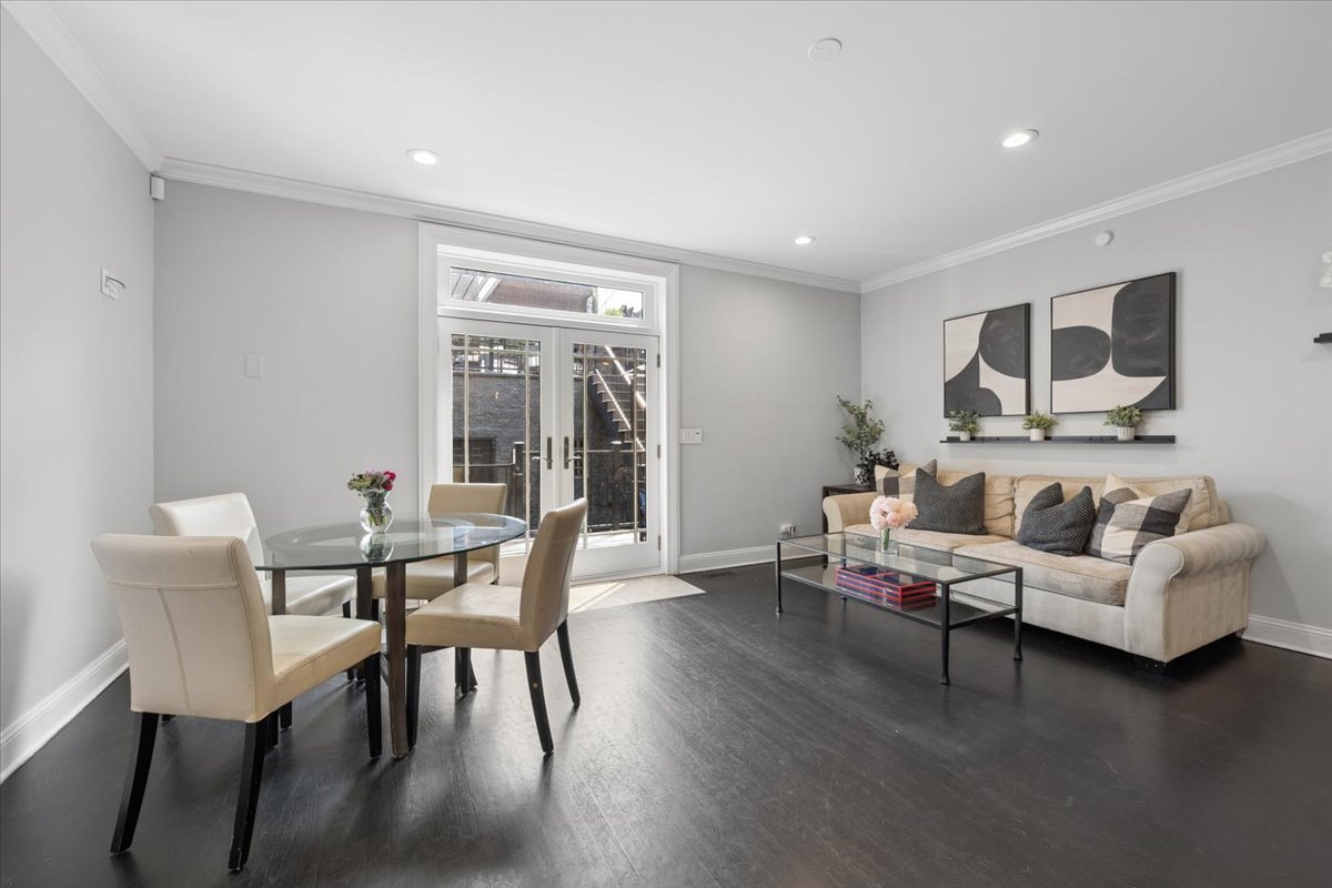1915 W Wolfram Street Property Photo 19