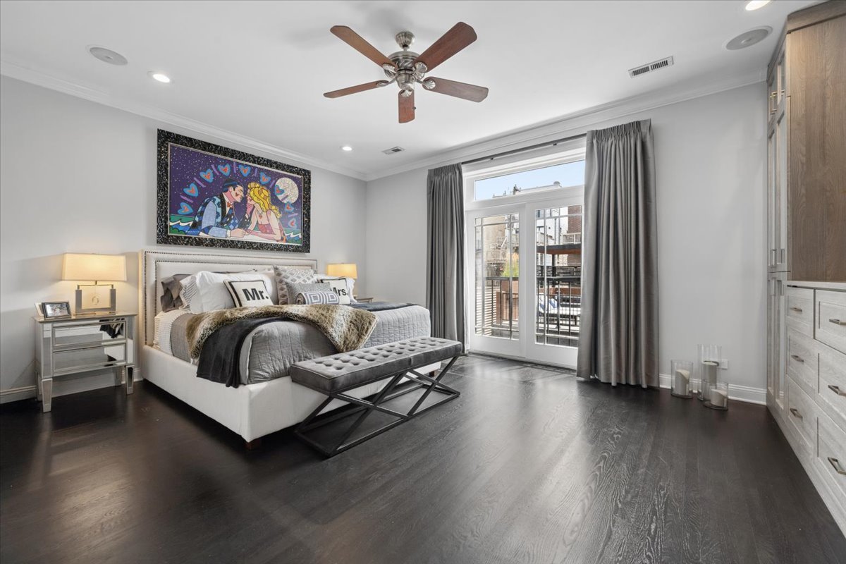 1915 W Wolfram Street Property Photo 21