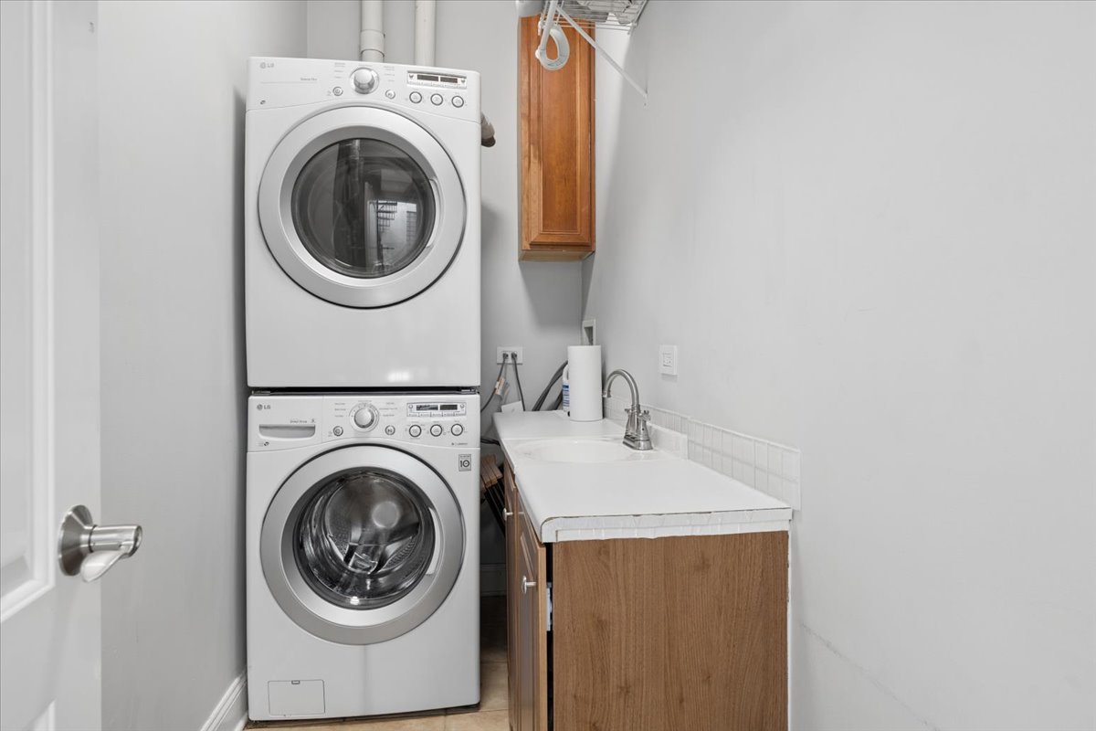1915 W Wolfram Street Property Photo 28