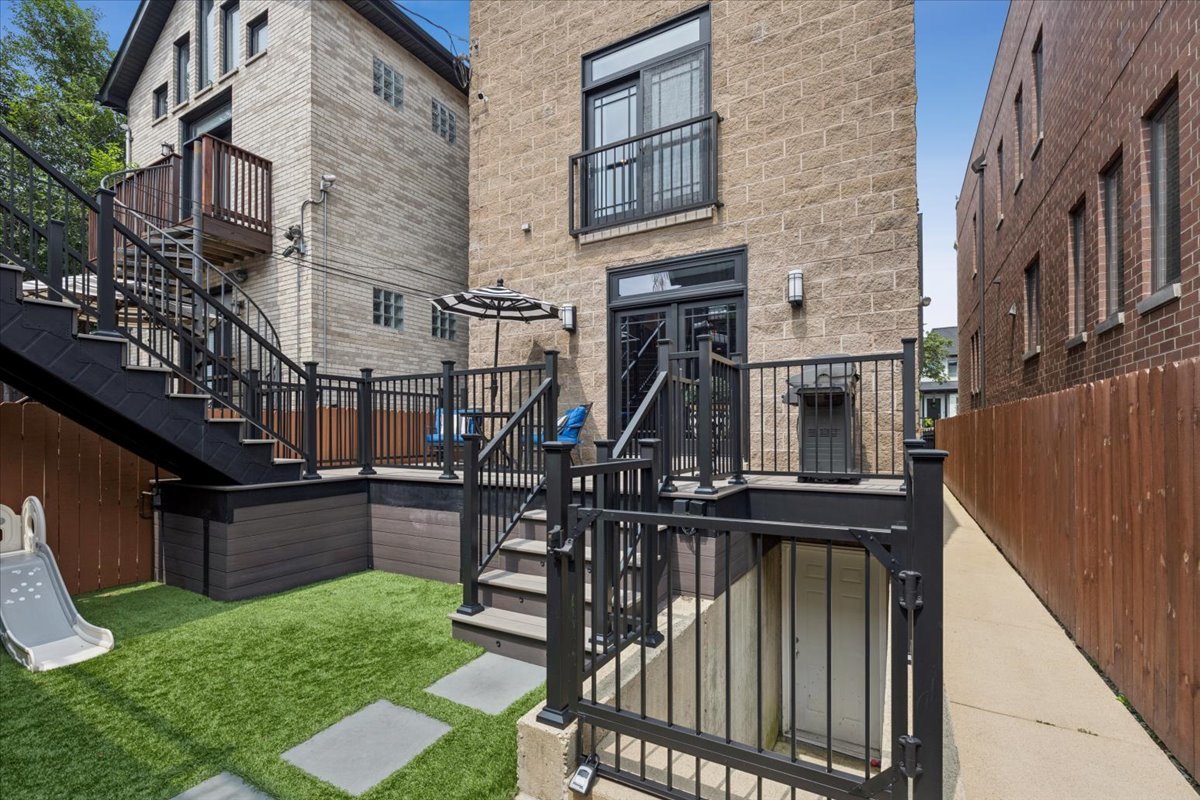 1915 W Wolfram Street Property Photo 38
