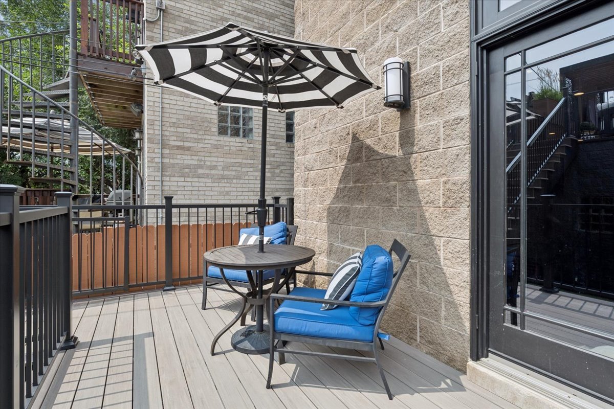 1915 W Wolfram Street Property Photo 39