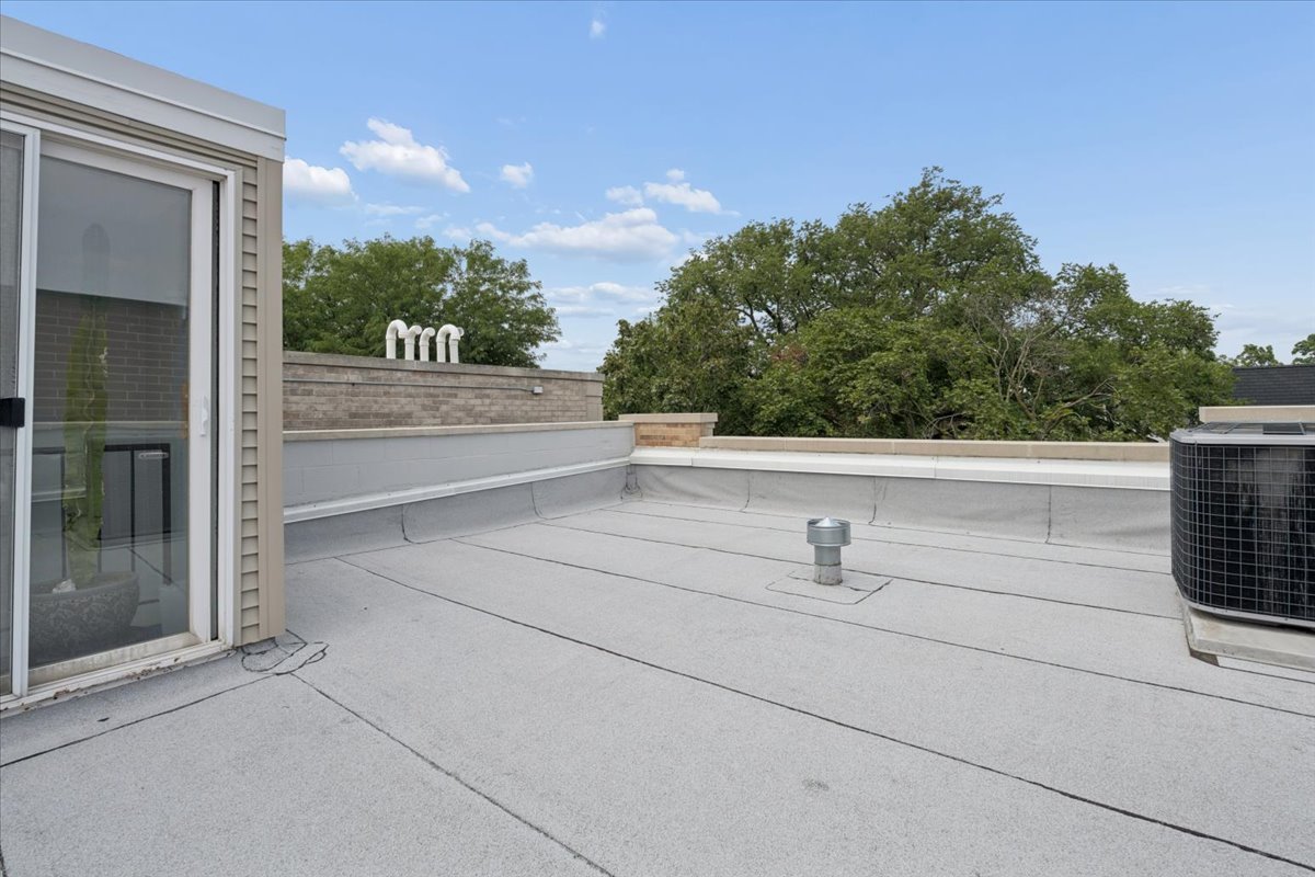 1915 W Wolfram Street Property Photo 47