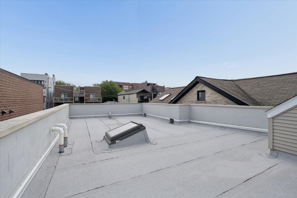 1915 W Wolfram Street Property Photo 48