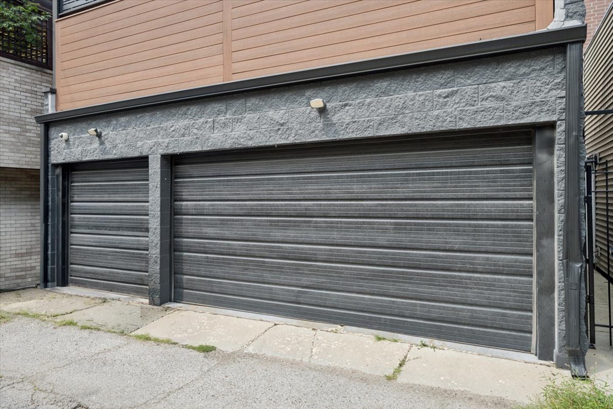 1915 W Wolfram Street Property Photo 50