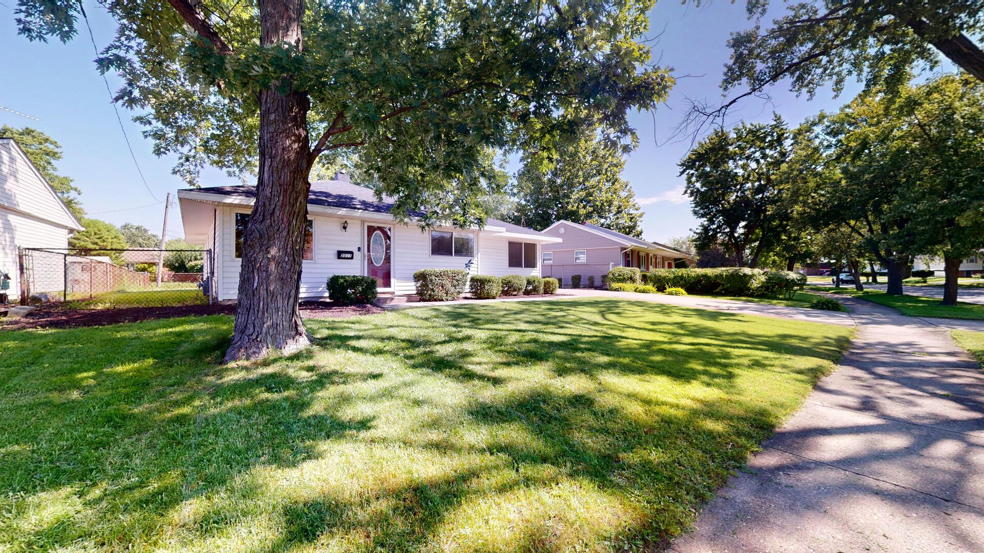 2517 Fairway Drive Property Photo 2