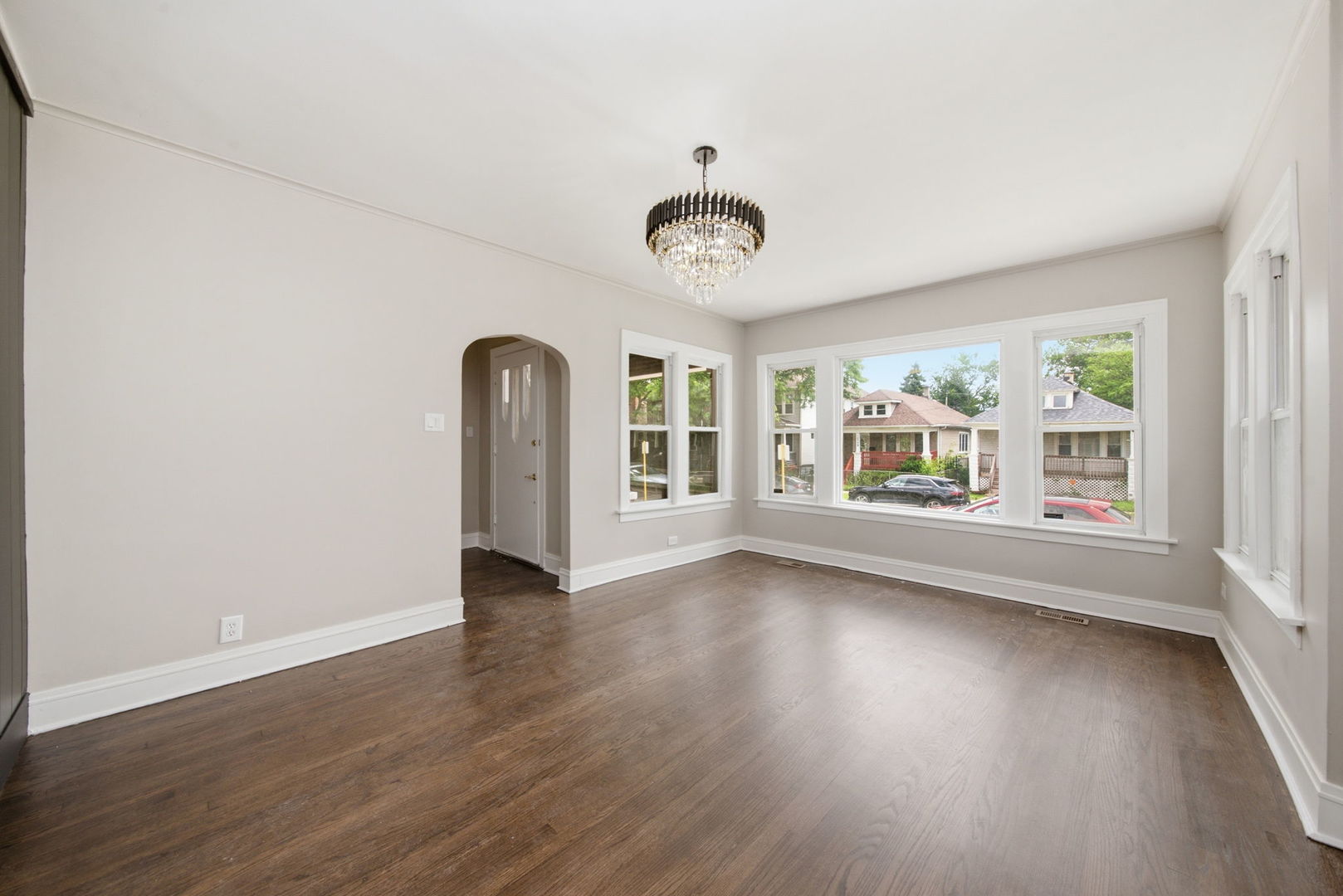 10742 S Prairie Avenue Property Photo 2